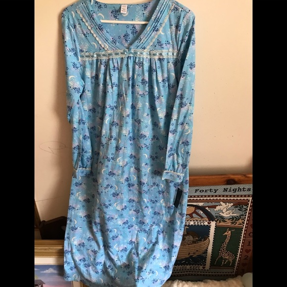 Beautiful lace bow long nightgown - Picture 5 of 5